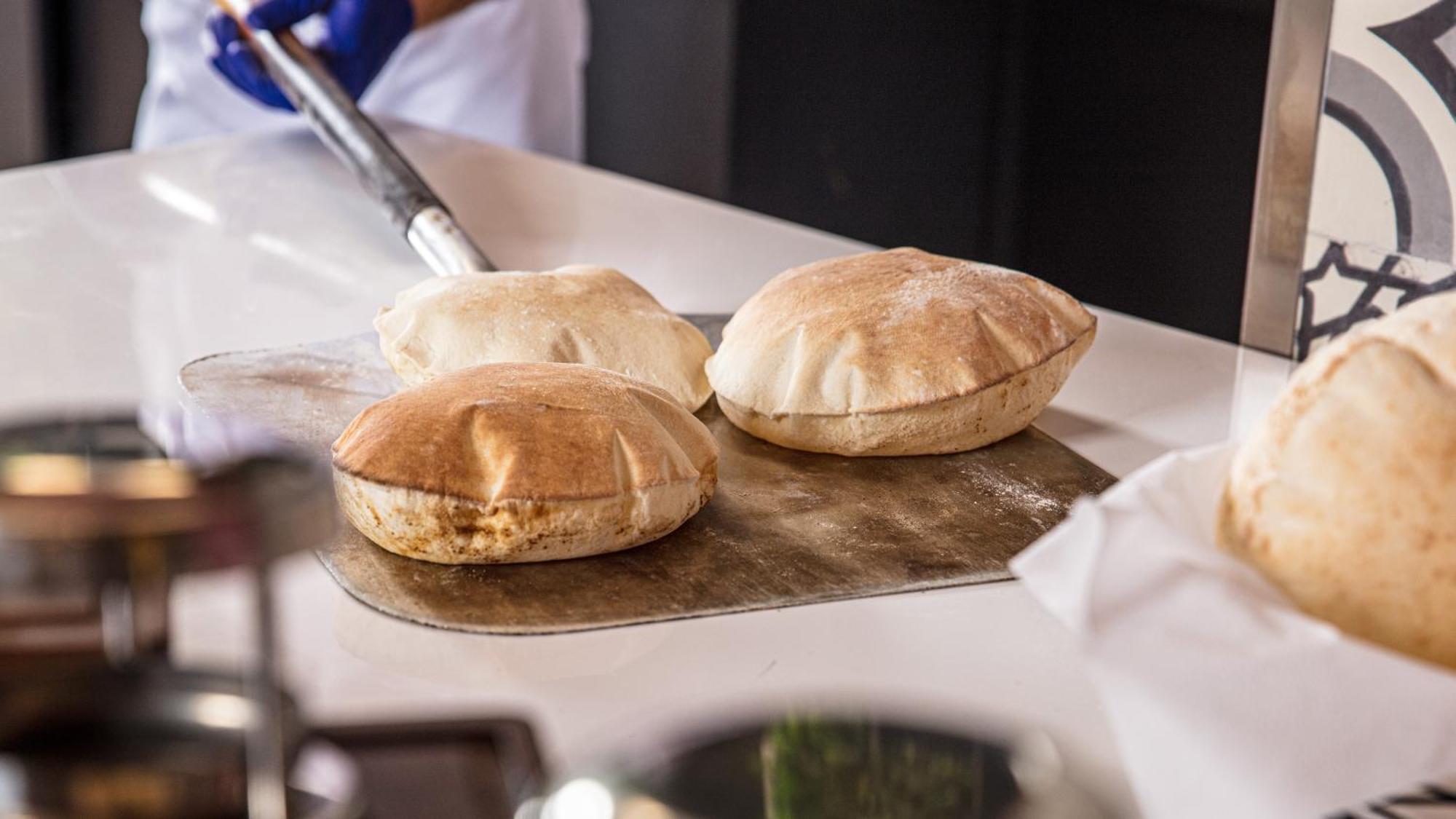 The Abdali Boulevard Hotel Amman Ngoại thất bức ảnh Pita bread