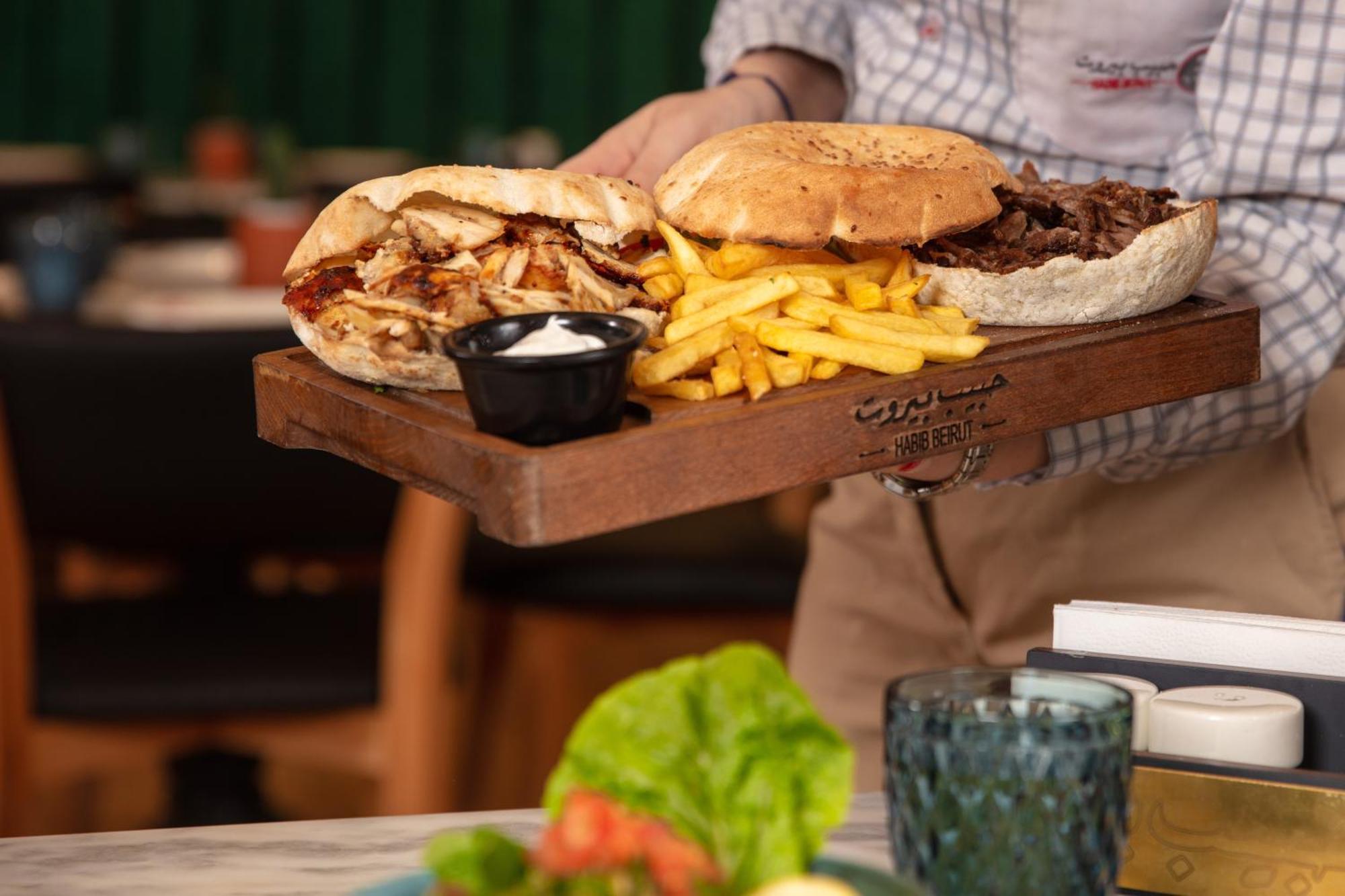 The Abdali Boulevard Hotel Amman Ngoại thất bức ảnh A shawarma