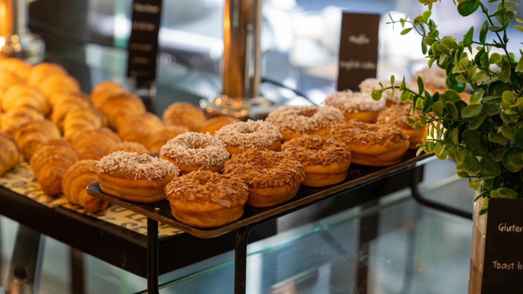 The Abdali Boulevard Hotel Amman Ngoại thất bức ảnh Baked goods at a bakery