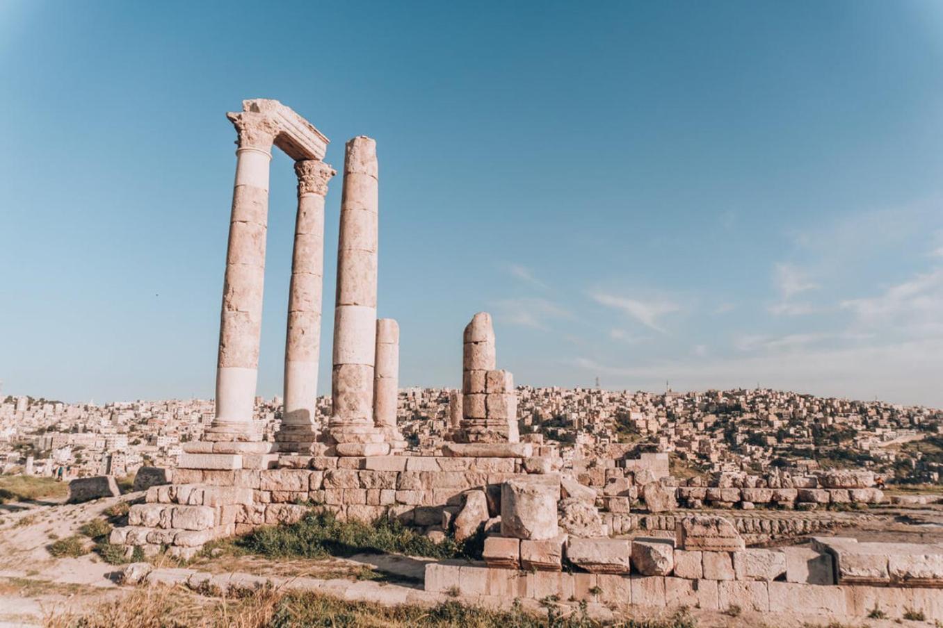 The Abdali Boulevard Hotel Amman Ngoại thất bức ảnh The Roman columns of the Cardo Maximus